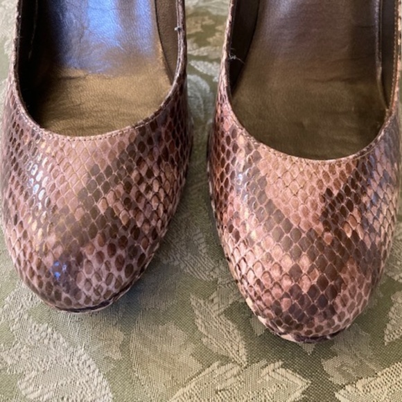 Stuart Weitzman Heels - Picture 4 of 9